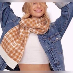 Timberland scarf    New with tags    White & brown